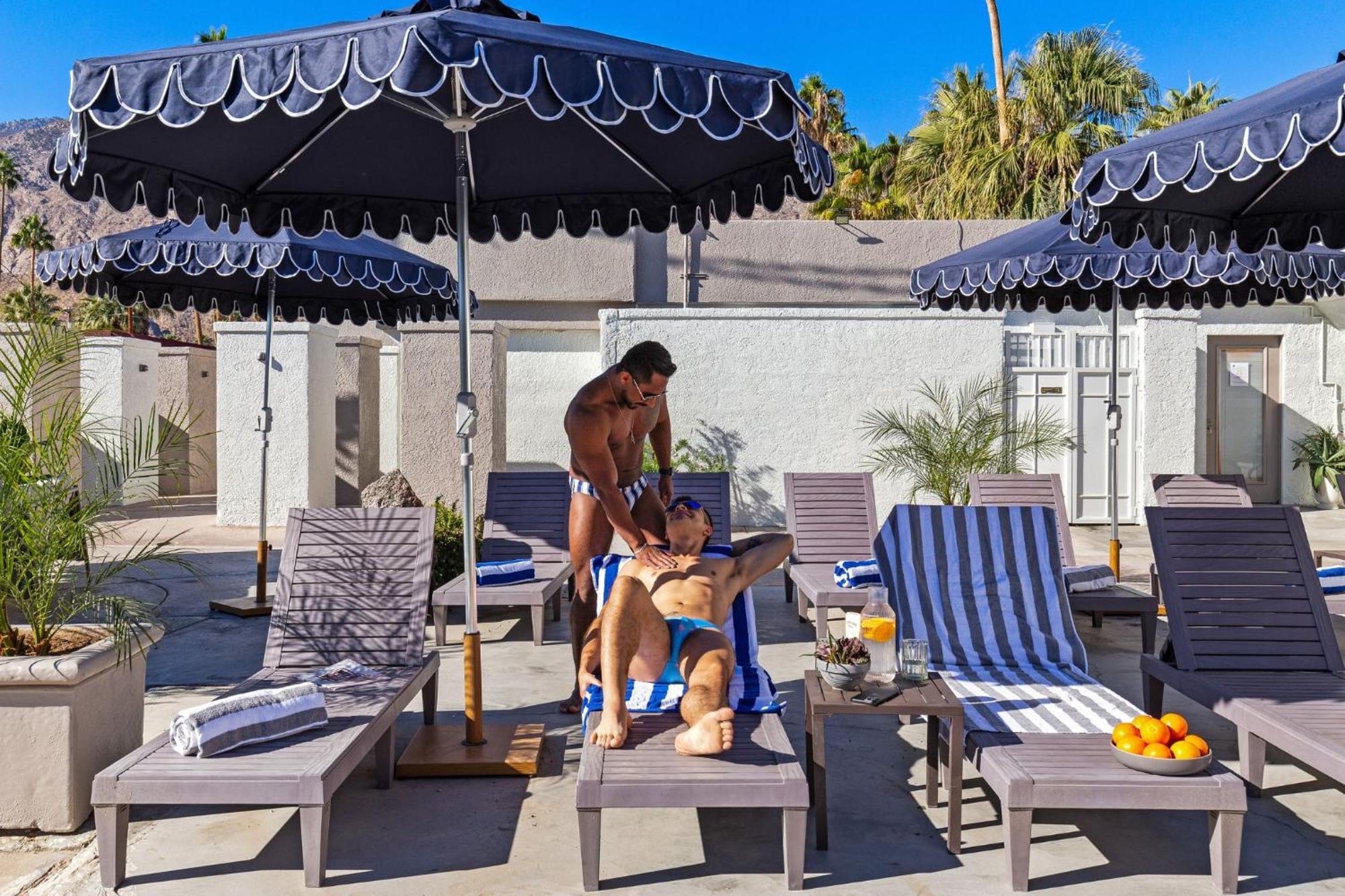 Casa Oliver Hotel & Resort - A Men'S Clothing Optional Resort In Палм-Спрингс Экстерьер фото